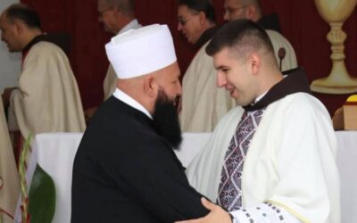 Lijepa priča iz BiH: Prozorski imam došao na prvu misu mladom svećeniku