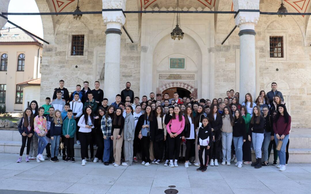 Mladi iz Bosanskog Petrovca posjetili religijske objekte u Banjaluci